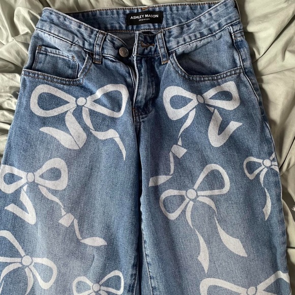 Ashley Mason Blue and White Straight Leg Jeans with Bow Design - Picture 1 of 2